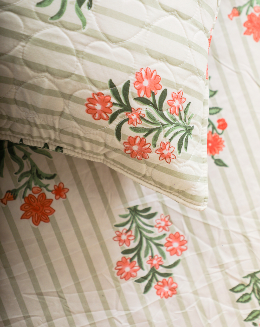 Anthurium -SINGLE BEDSHEET WITH QUILTED PILLOW COVER (Lining Green)