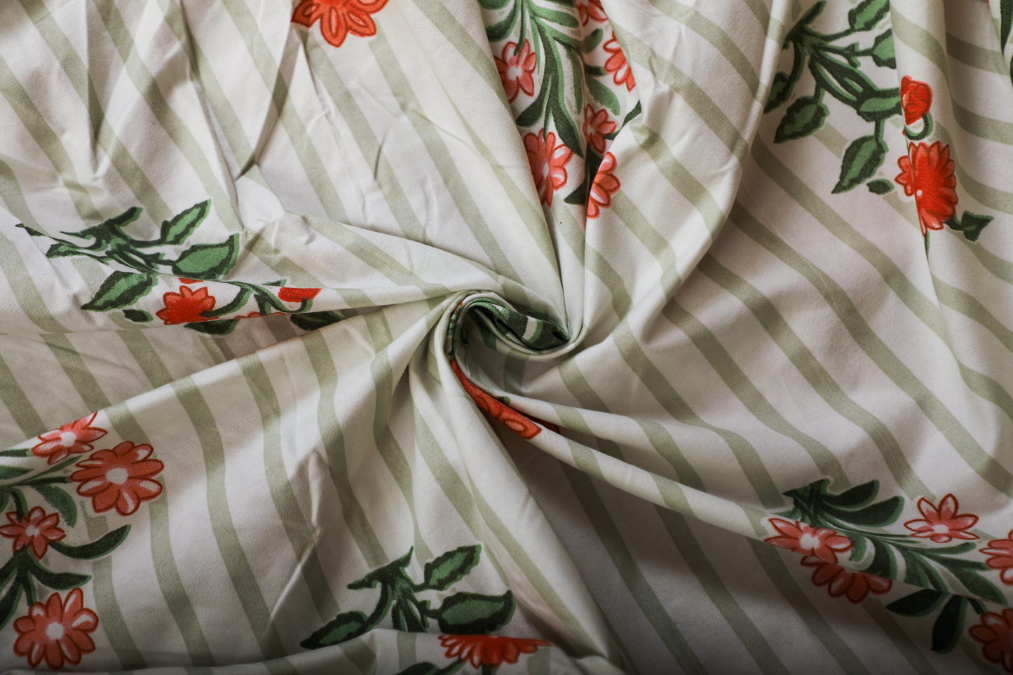 Anthurium - DOUBLE BED BEDSHEET WITH QUILTED PILLOW COVER (Lining Green)