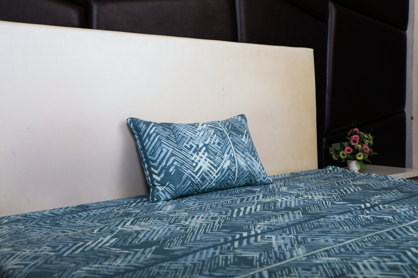 Velcro - FITTED SINGLE BED SHEET (Turquoise Blue)