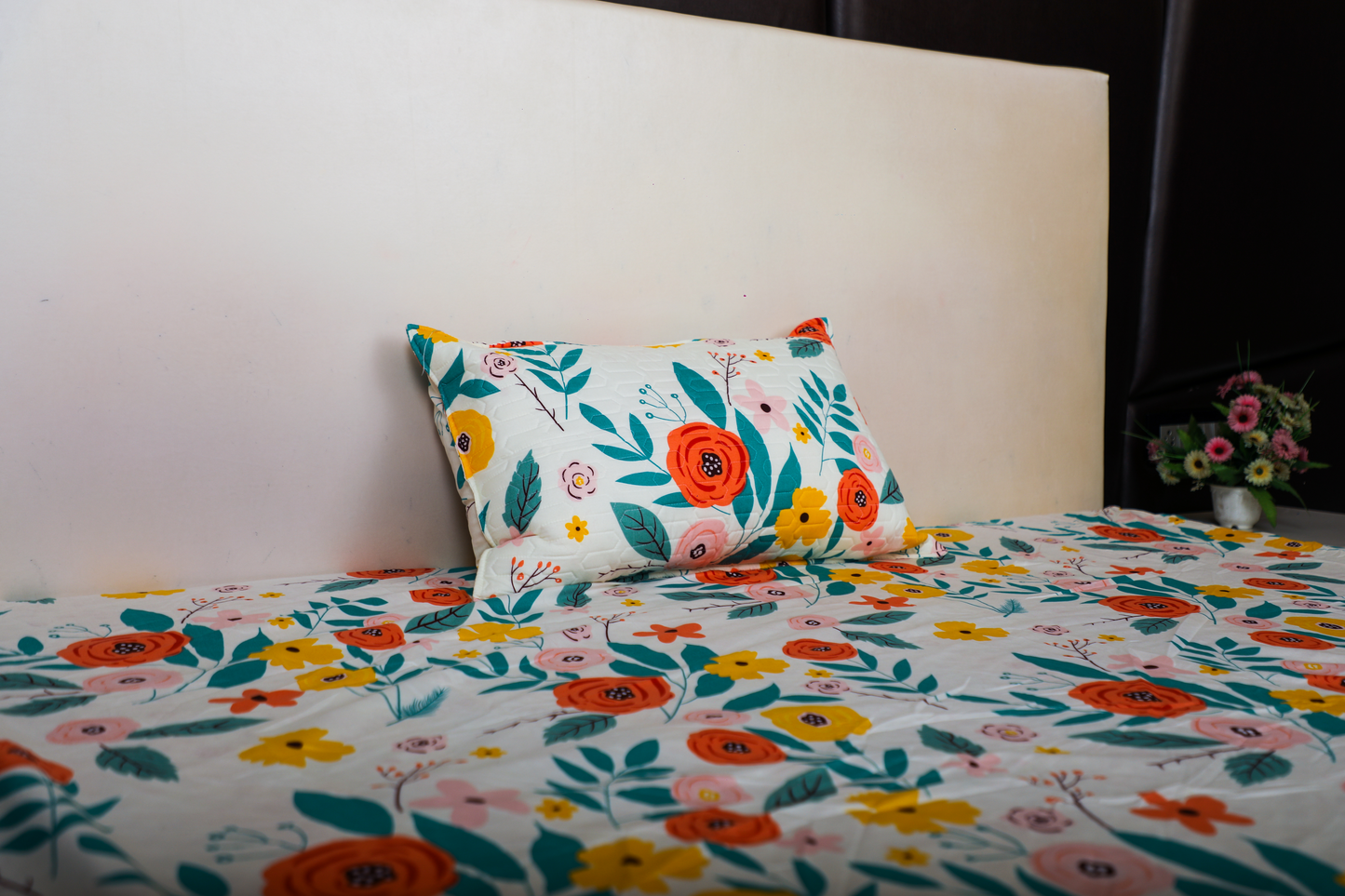 Velcro - FITTED SINGLE BEDSHEET (Multi Floral )