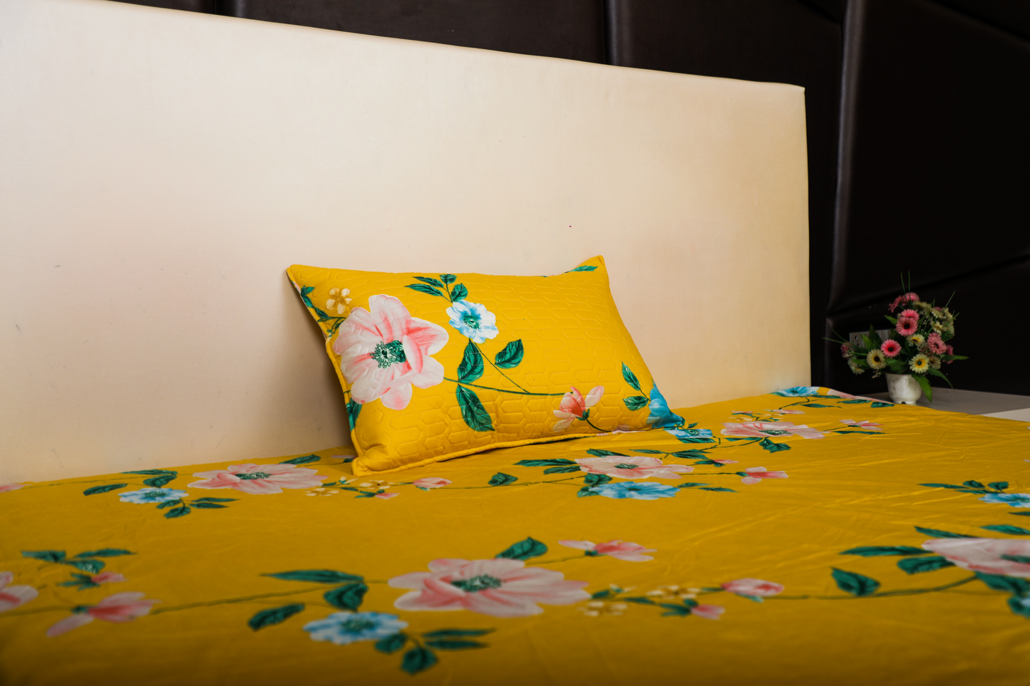 Velcro - FITTED SINGLE BEDSHEET (Yellow)