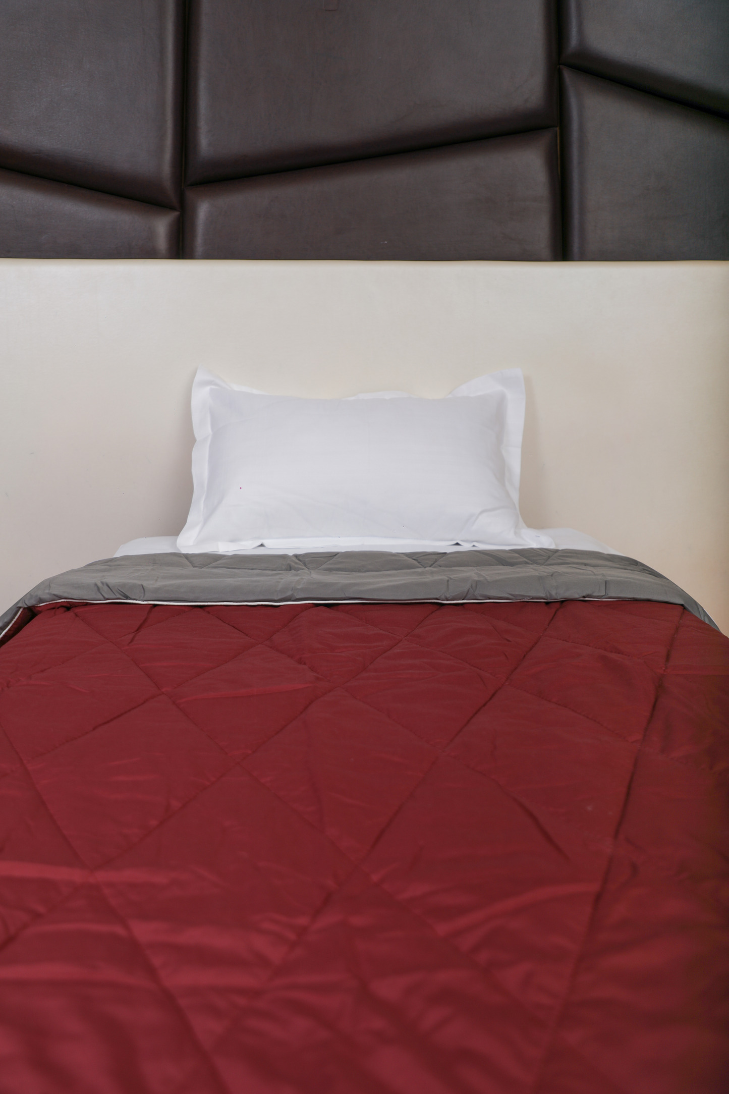 Fountain Grasses - SINGLE BED REVERSIBLE COMFORTER (Maroon Grey)