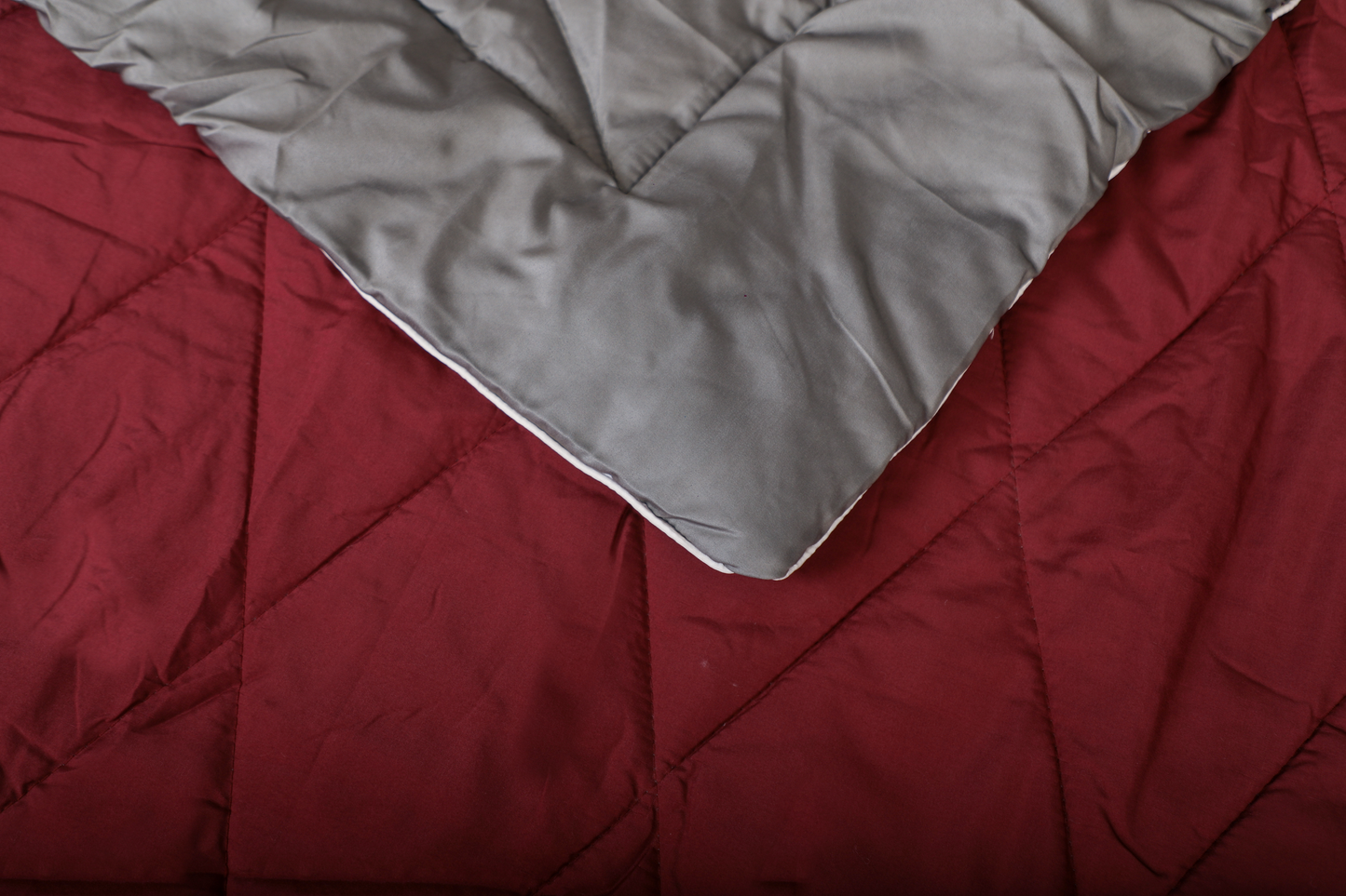 Fountain Grasses - SINGLE BED REVERSIBLE COMFORTER (Maroon Grey)