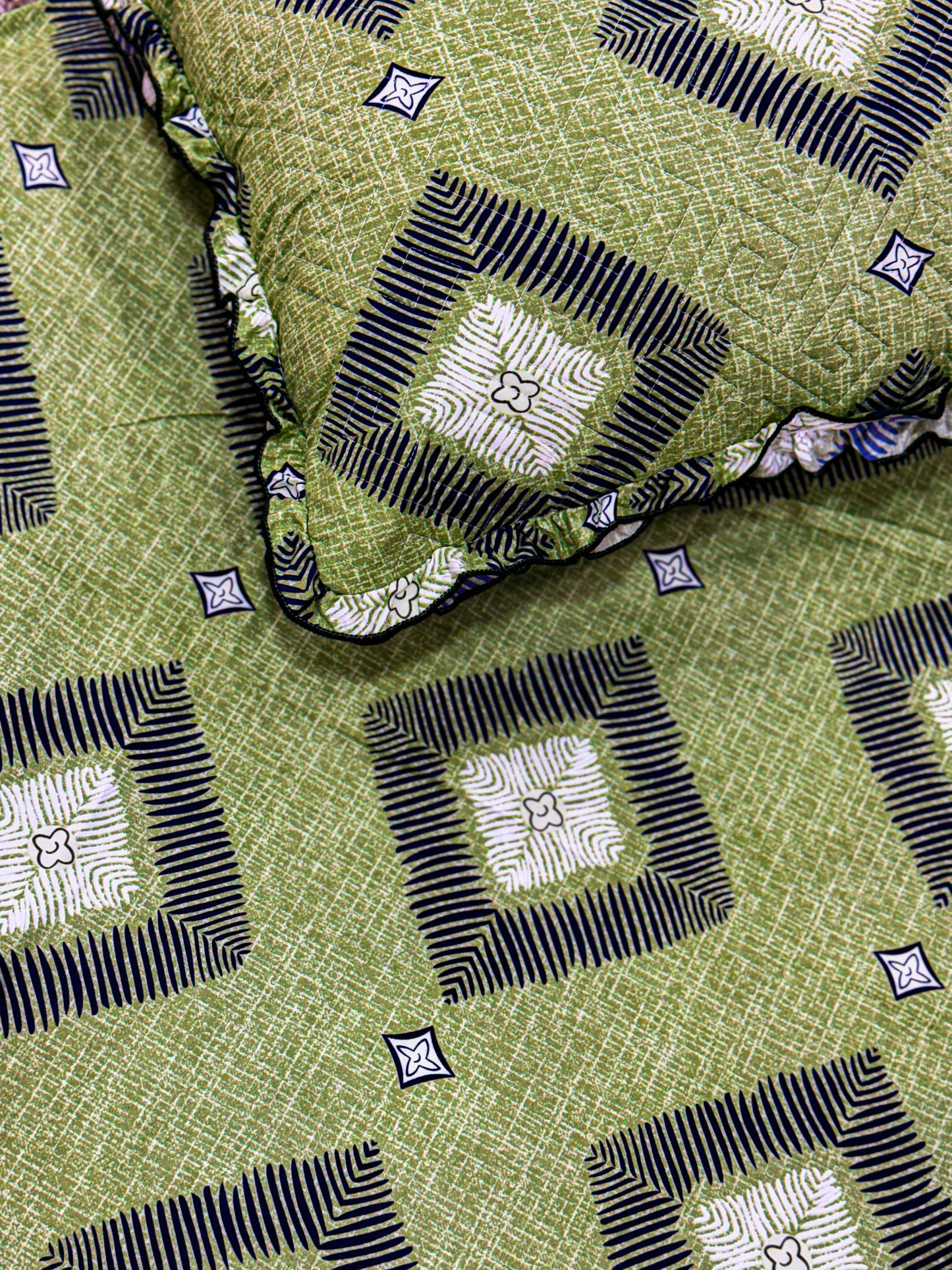 BABY BREATH - 5 Pc Bedset | Bedsheet, Pillow Cover & Cushions (Rhombus)