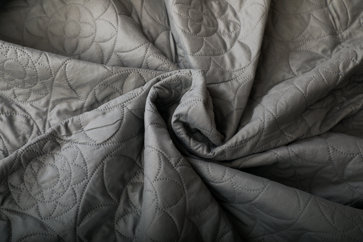 Beauty Bush Grey – Premium Quilted Bedspread for Elegant Bedrooms