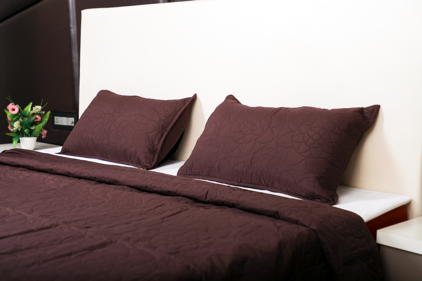 Beauty Bush Brown – Premium Quilted Bedspread for Elegant Bedrooms