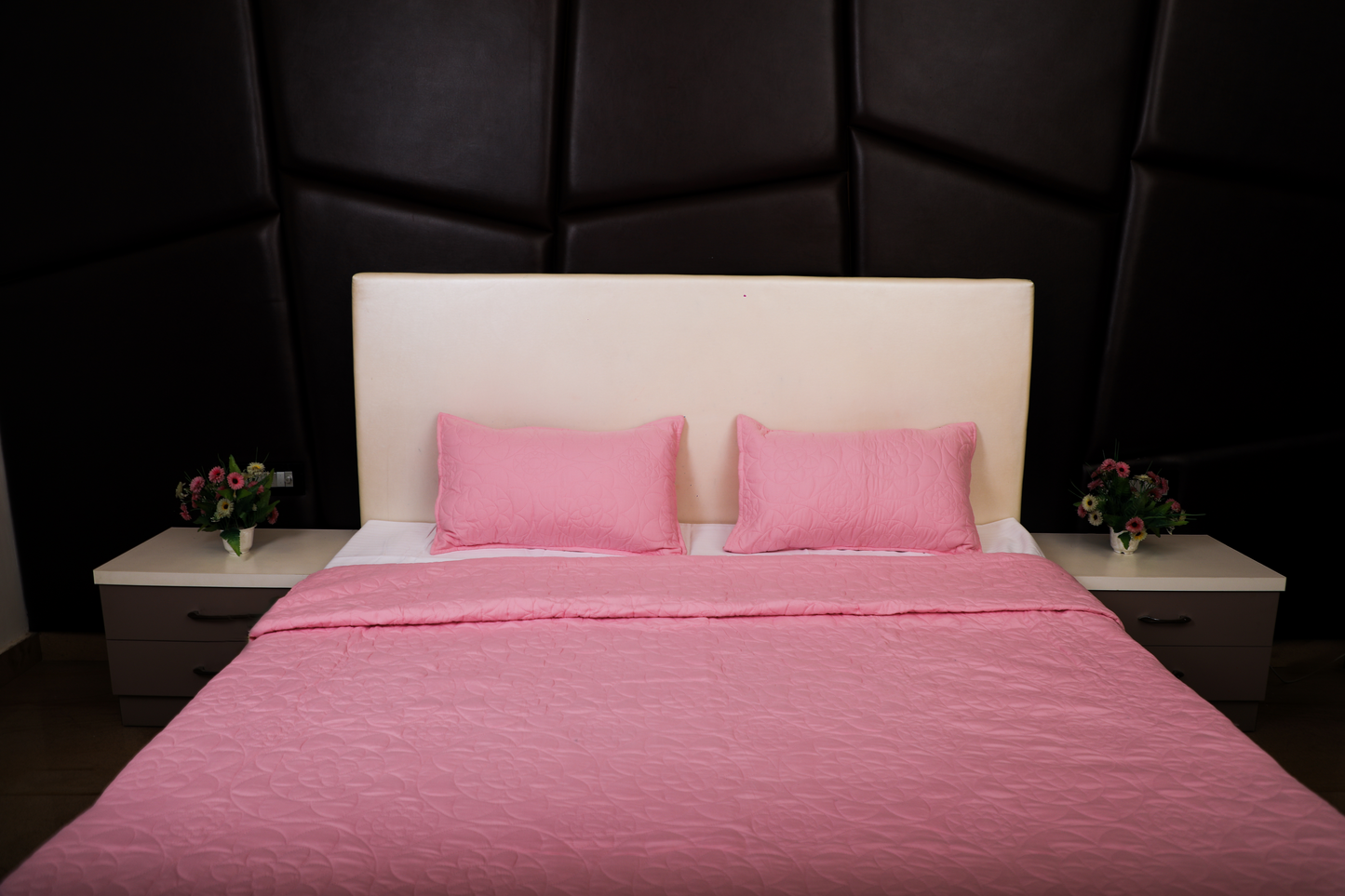 Beauty Bush Pink – Elegant Quilted Bedspread for a Luxurious Bedroom