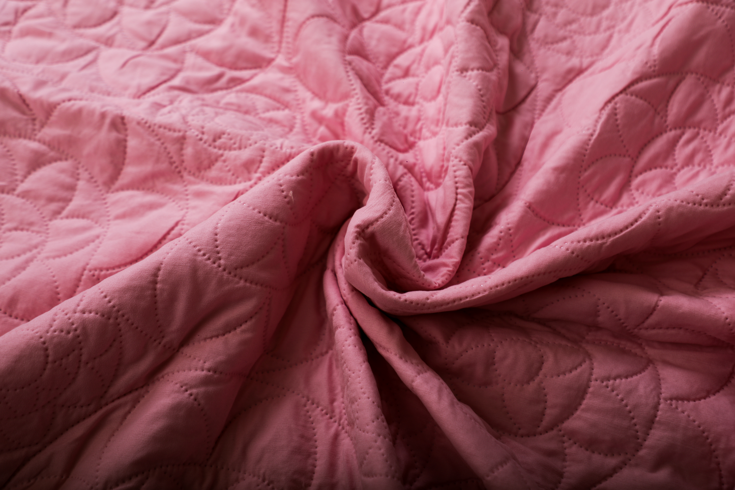 Beauty Bush Pink – Elegant Quilted Bedspread for a Luxurious Bedroom