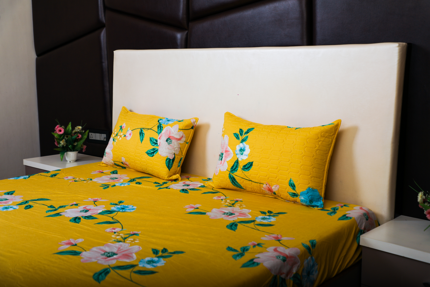 Anthurium - DOUBLE BED BEDSHEET WITH QUILTED PILLOW COVER ( Yellow color )