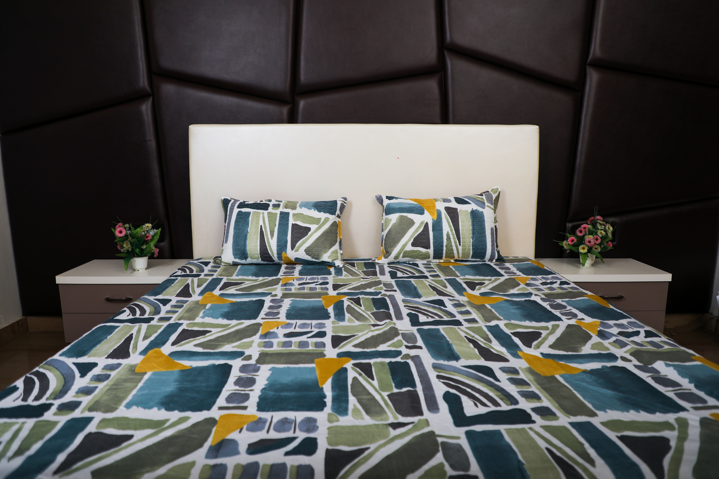 Anthurium - DOUBLE BED BEDSHEET WITH QUILTED PILLOW COVER (Grey Blue Patch)