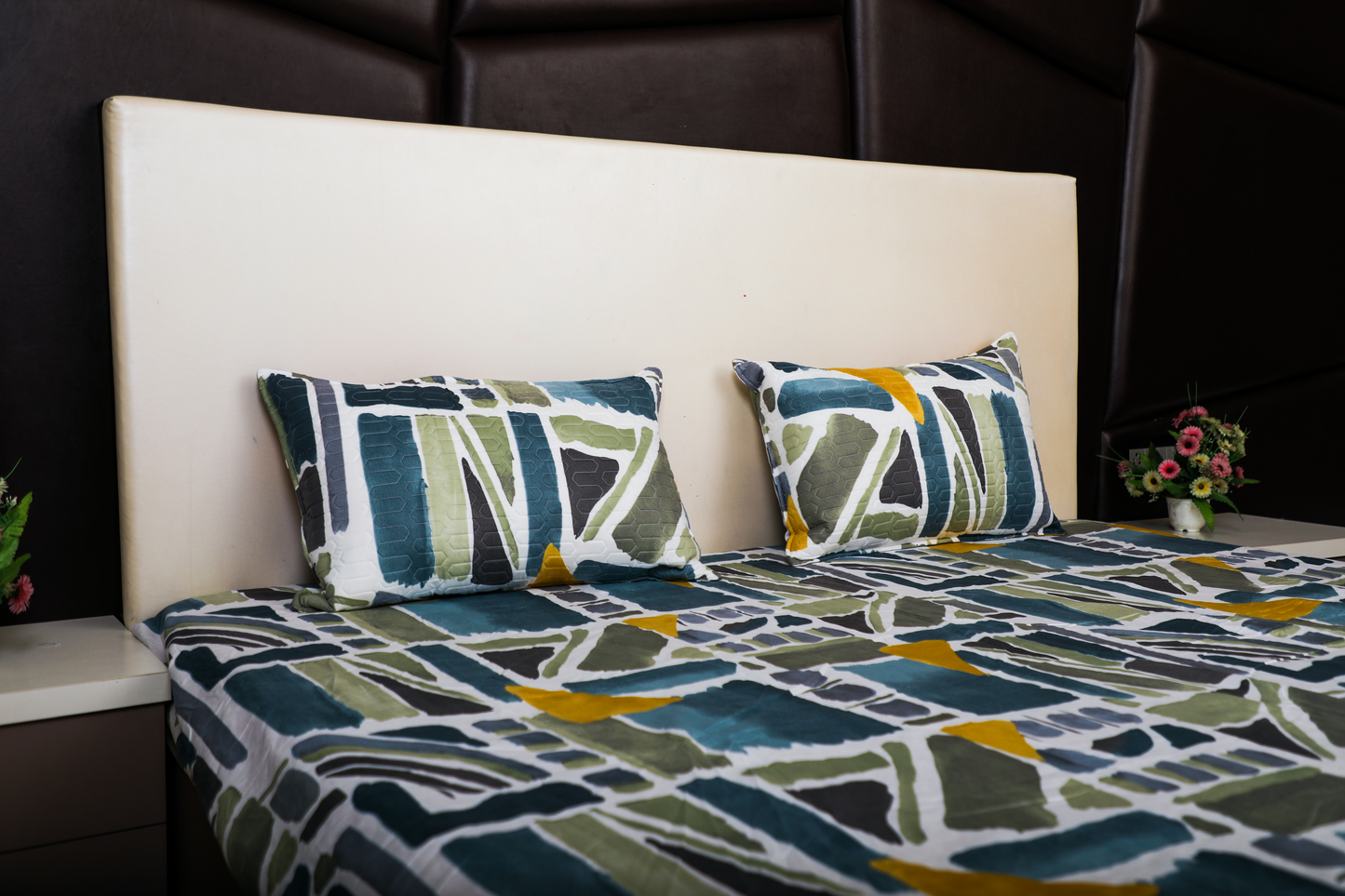 Anthurium - DOUBLE BED BEDSHEET WITH QUILTED PILLOW COVER (Grey Blue Patch)