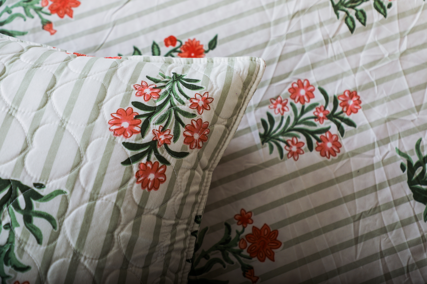 Anthurium - DOUBLE BED BEDSHEET WITH QUILTED PILLOW COVER (Lining Green)