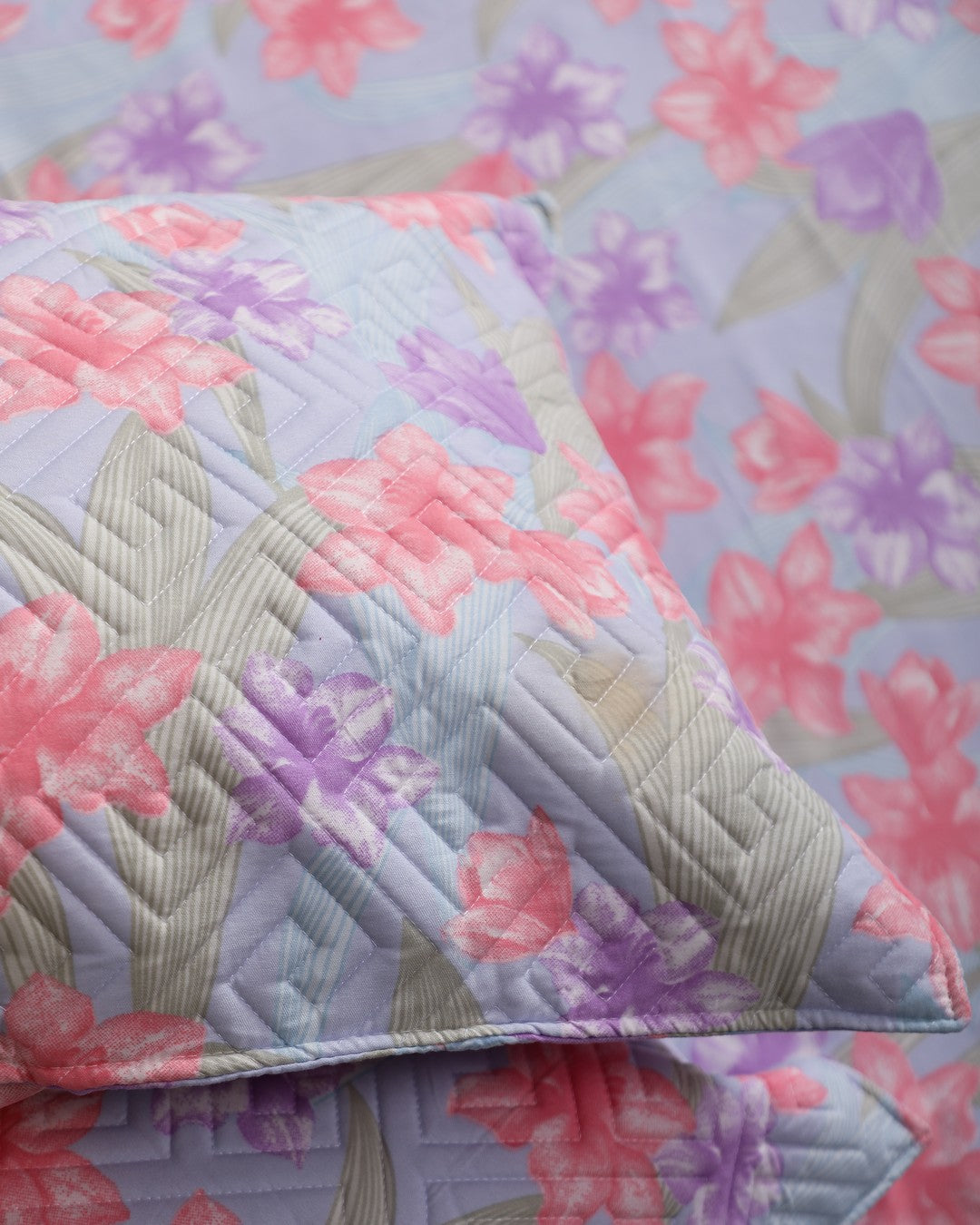 Anthurium Lavender King Size Bedsheet Set with Quilted Designer Pillow Covers – Ultra-Soft, Breathable, and Luxury Bedding for All Seasons