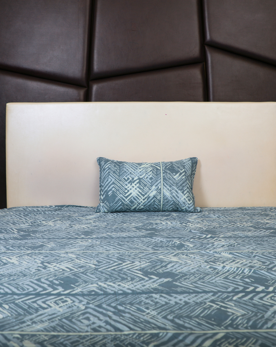 Anthurium - SINGLE BEDSHEET WITH QUILTED PILLOW COVER (Turquoise Blue color)