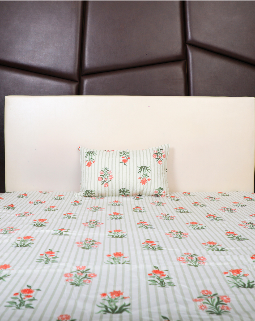 Anthurium -SINGLE BEDSHEET WITH QUILTED PILLOW COVER (Lining Green)