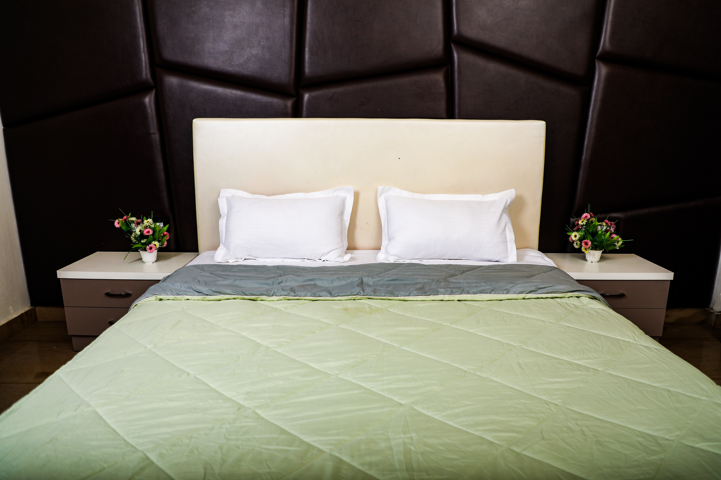 Fountain Grasses - DOUBLE BED REVERSIBLE COMFORTER (Green Grey)