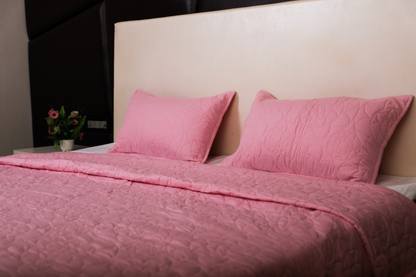 Beauty Bush Pink – Elegant Quilted Bedspread for a Luxurious Bedroom