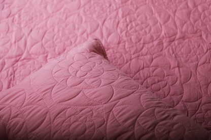 Beauty Bush Pink – Elegant Quilted Bedspread for a Luxurious Bedroom